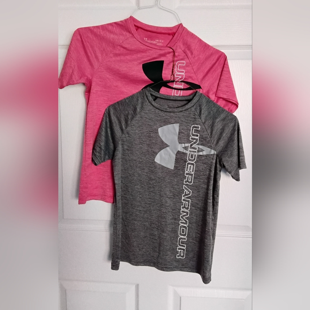 Boys Under Armour One Charcoal Heather /One Red Boys Tee Shirts